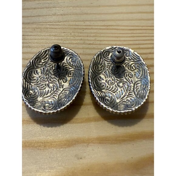 Vintage Oval Black Stone Pierced Earrings With Intricate Metal Detail - Picture 3 of 4